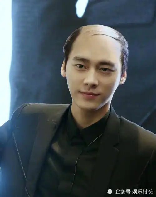 黄晓明秃顶造型曝光撞脸葛优但驾驭出另类风格不比鹿晗张艺兴秃头差