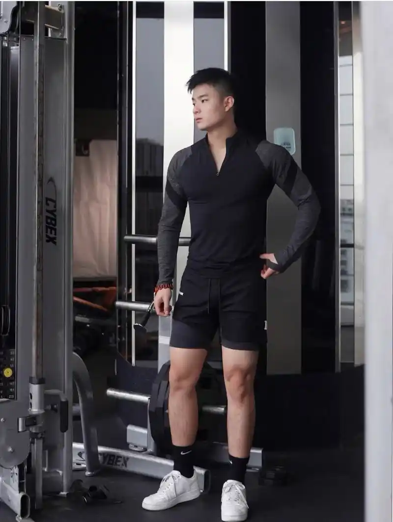 爱健身的肌肉直男,身材很不错哦