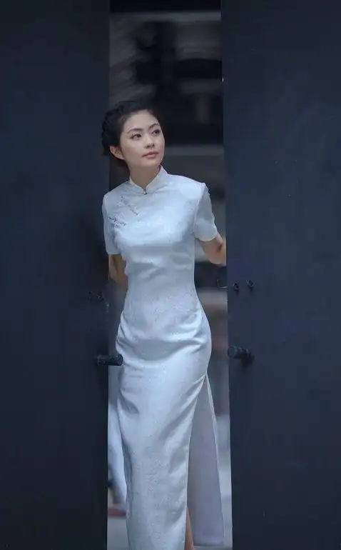 她是那个在尘埃里开花的女子