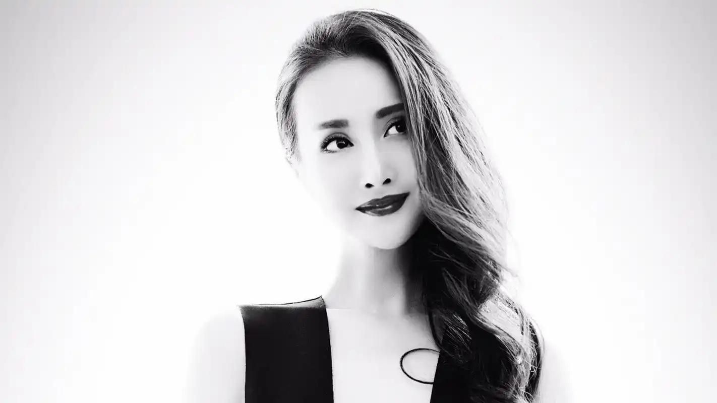 气质美女王若心黑白写真电脑壁纸