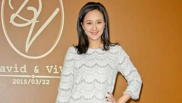 46岁女星何妤玟床照外流!破尺度傲人上围藏不住|写真|二战_网易订阅