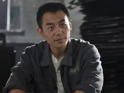 朱亚文饰黎仲明