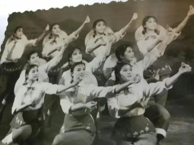 火线文工团老照片