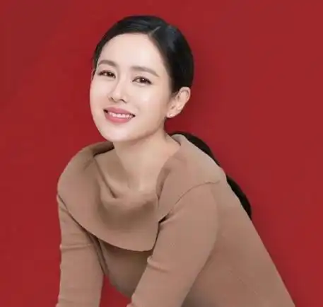 孙艺珍产后8个月复工,机场不戴口罩帽子无惧镜头,归来还是女神-腾讯