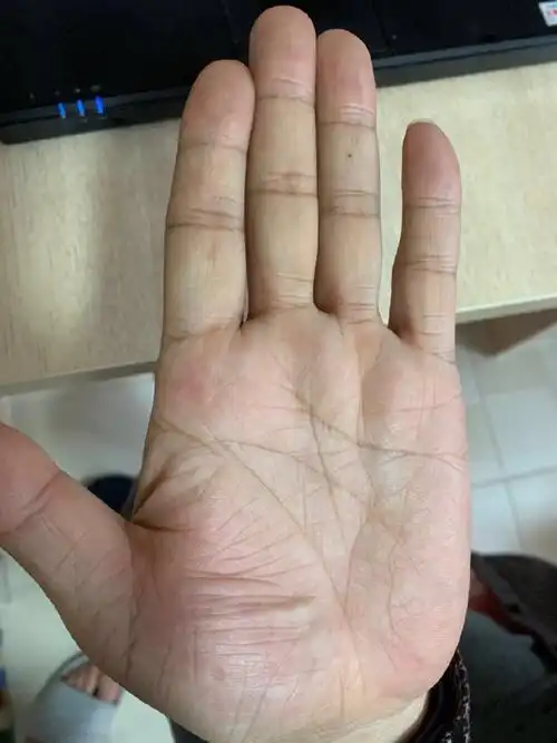 男人右手纹十字(男人右手纹十字代表什么)