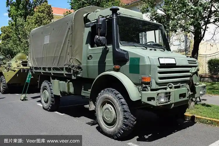 军用卡车
