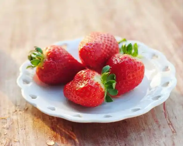 盘中草莓