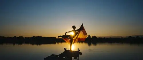 年轻的芭蕾舞女演员湖日落优雅唯美舞蹈3440x1440壁纸