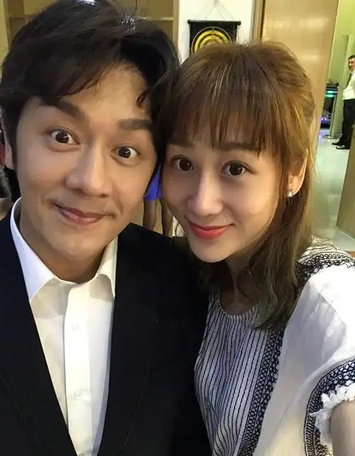 蒋丽莎在网络上了解到,陈浩民情史相当复杂,曾与叶璇,佘诗曼,张檬等