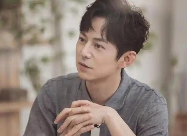 看似帅气实则脱发严重的男星沙溢何炅彭于晏个个心酸又好笑