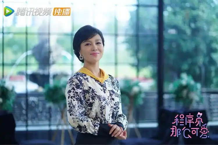 据悉,荣蓉近期搭档anglababy,赖冠霖的都市情感剧《爱情应该有的样子