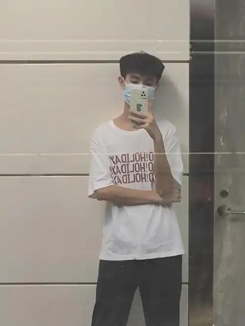 这男的也太瘦了吧