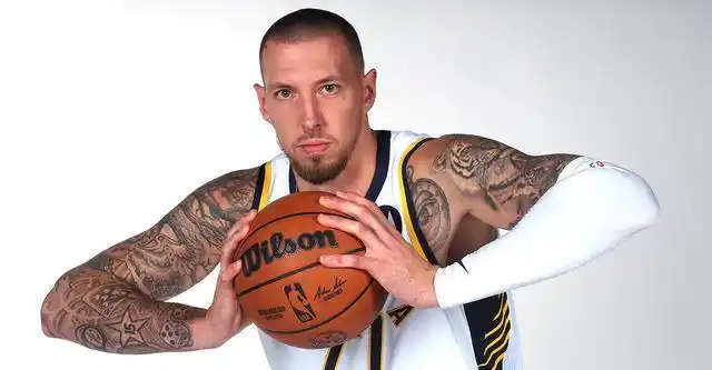 官宣:泰斯成功接受右膝手术将无限期休战