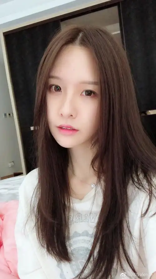 阿冷染头发了!亚麻色,温暖低调的颜色,粉丝:好看死了!