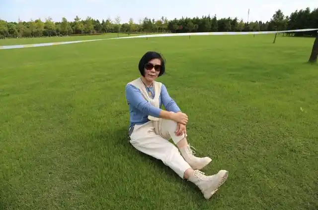 中年女士拍照教程,想要拍照自然,漂亮有气质,9个姿势值得学习