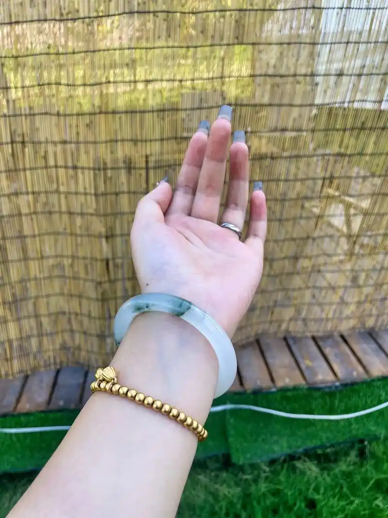 一百的玉镯每天都被姐妹追问是在哪入手的.