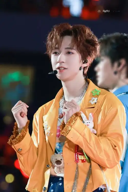 贺峻霖#都来看漂亮小孩98@时代少年团-贺峻霖唱跳俱佳贺峻霖|翁台