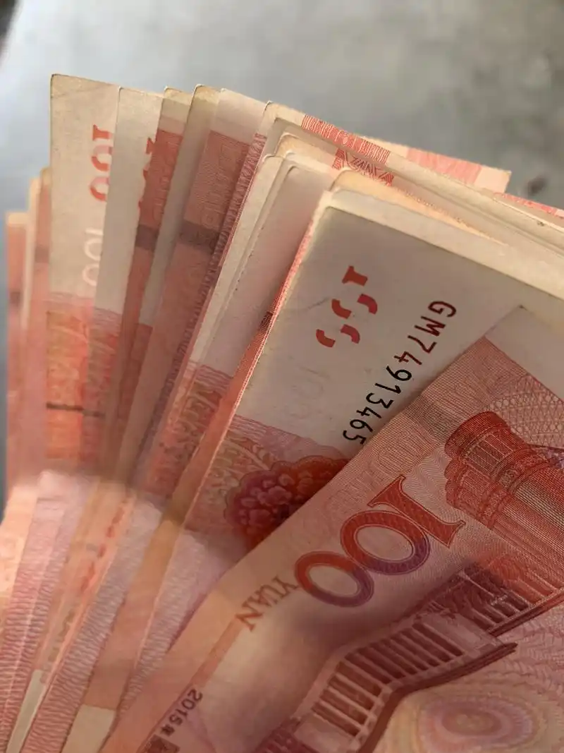 急,哪位老哥给我发一张5千左右现金的图片