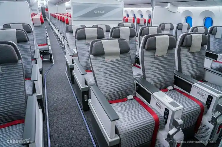 海航引进首架配超级经济舱波音7879飞机