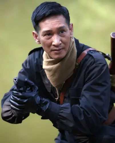 随着谍战片《借枪》的热播,剧中饰演地下战线工作者"于挺"的演员