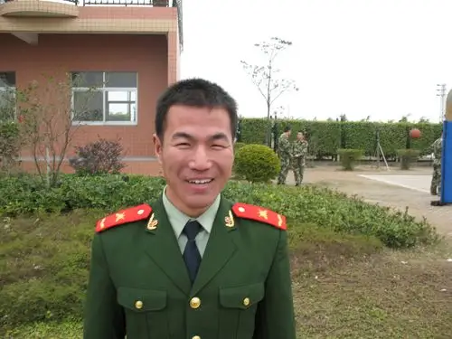 二,头顶边关月,情系天下安 我问三级士官陈亚平有女朋友没有,他说长