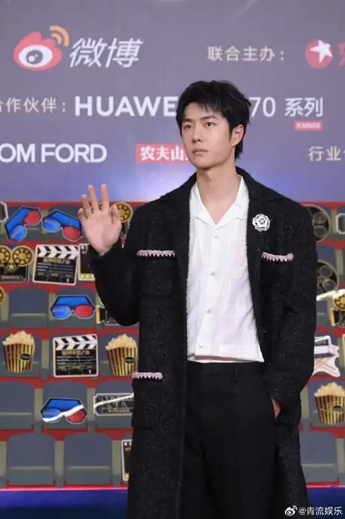 王一博微博电影之夜红毯造型##王一博 不化妆##微博电影之夜红毯