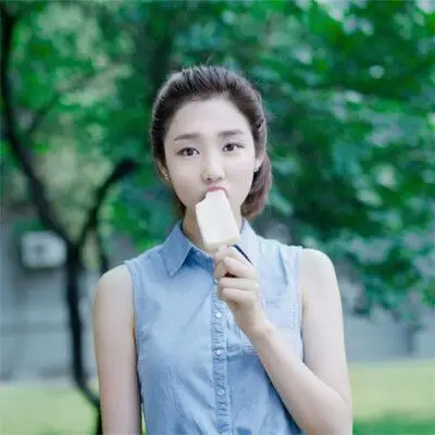 女生头像吃东西