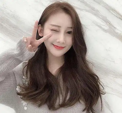 纹理烫一种自然又好打理的女生烫发 女生气质偏分纹理烫中长发发型