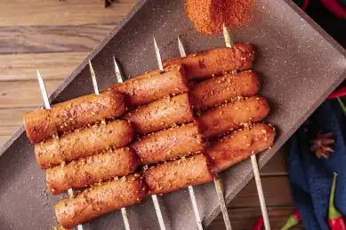 中国美食一盘美味的烤火腿肠