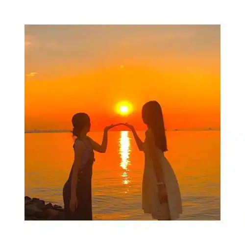 闺蜜头像酷酷女头文案今天的夕阳掺了甜份 / 9593早知道伤心总是