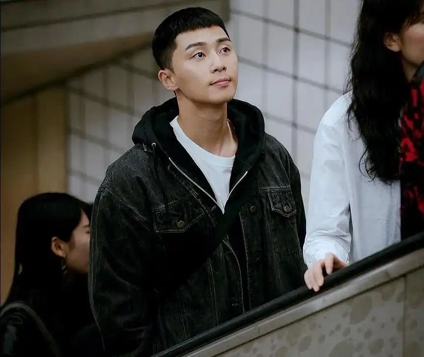 朴叙俊新剧《梨泰院class》刷屏,金多美酷毙,做了男主不敢做的事