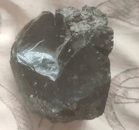 每一块绿玻璃陨石都来自几十亿年前的外太空,见证了丰富的太阳系天体