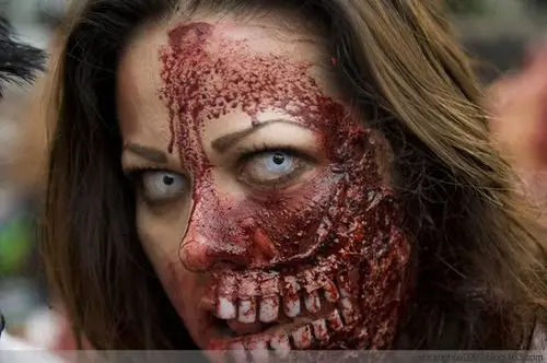 【引用】墨西哥近万"僵尸"大游行欲创世界纪录(组图)