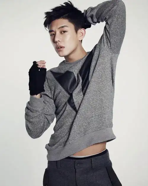 刘亚仁拍新戏不惜增重30斤身材臃肿胖成熊帅气形象荡然无存