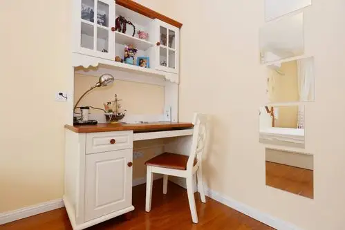 设计效果图现代简约公寓书桌装修效果图简约风格公寓书桌装修效果图