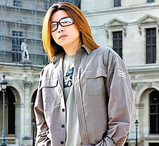 郭峰与相恋8年的女友分手后,至今未婚无子女,60岁只能和母亲过_郭科会