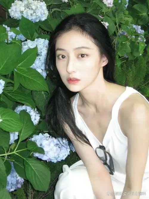 周也等多位95后剧女星爆红之后,近期也开始有越来越多新生代00后女星