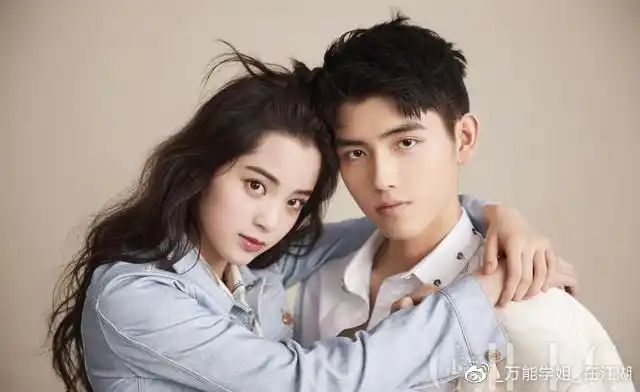 蔡徐坤和欧阳娜娜这对绯闻情侣在跑男重聚眼神暧昧互动超级甜蜜