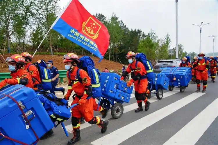 现场震撼湖北消防开展72小时地震救援跨区域实战拉动演练