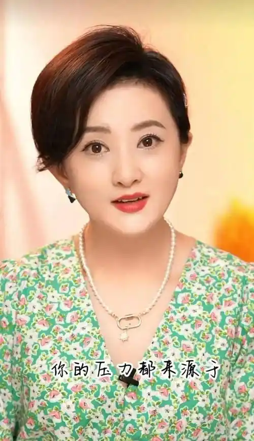 "琼瑶女郎"金铭近照曝光,脸颊凹陷皱纹太明显,42岁仍单身_模样_国家有