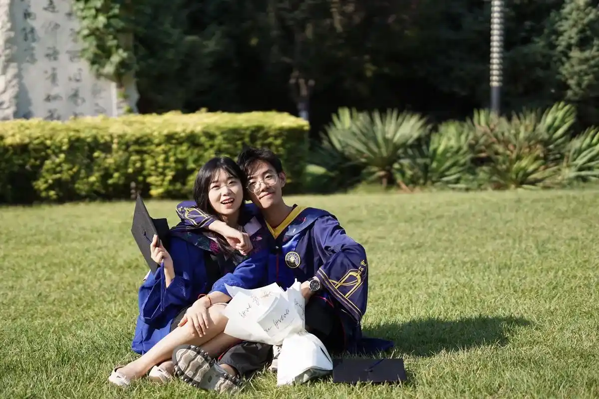 一波毕业照.#研究生毕业 #北京交通大学 - 抖音