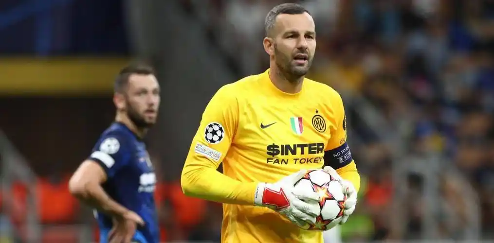 前国际米兰队长退役后将重返俱乐部_汉达诺维奇_的合同_内容