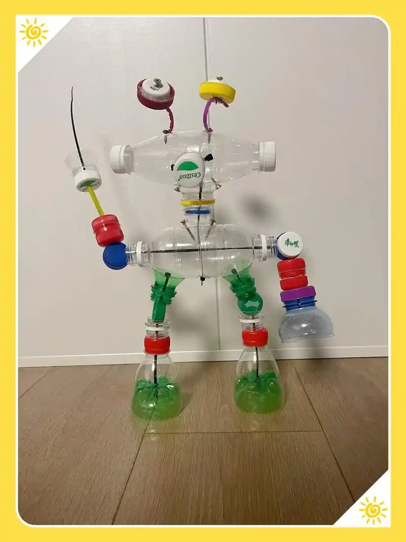 矿泉水瓶机甲.变废为宝,废物利用.感谢各位叔叔阿姨喝了那么多 - 抖音