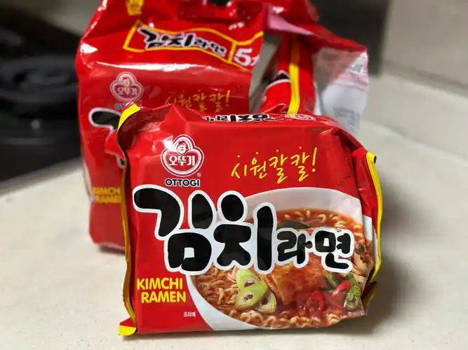 不倒翁辣味芝士泡面