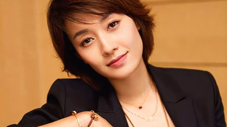 文章母亲拆穿马伊琍真面目好儿媳形象崩塌马伊琍白伺候