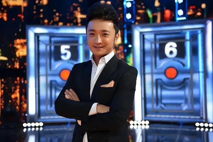 回顾尼格买提30岁娶帕夏古丽结婚9年无儿无女风光背后有心酸