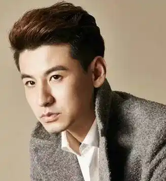 帅气男士职场发型彰显商务精英风度