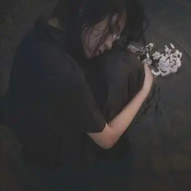 丧到爆的头像女生 高清特别颓废丧的女生头像图片