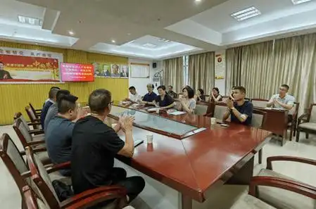 湖南省永兴县人大常委会主任王梅到树德中学看望慰问全体教职工