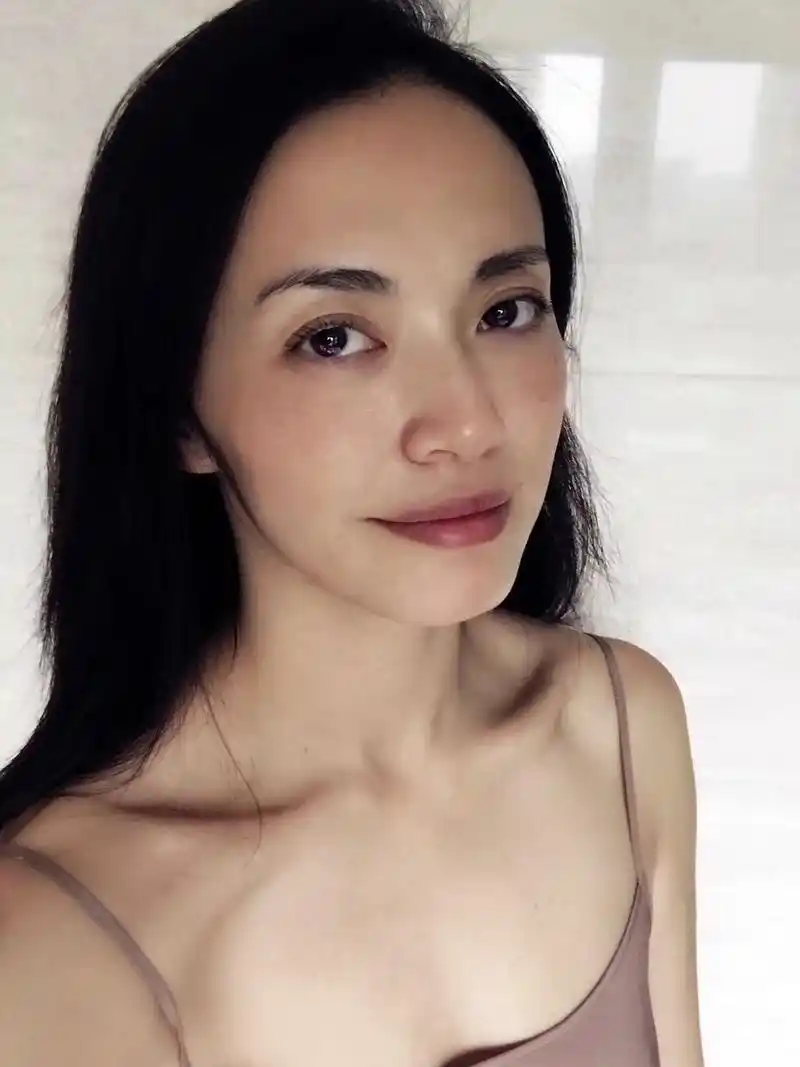 姚晨穿吊带裙自拍感慨杀青综合症遇到开机焦虑症2